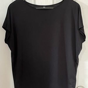 Uniqlo black short-sleeve top